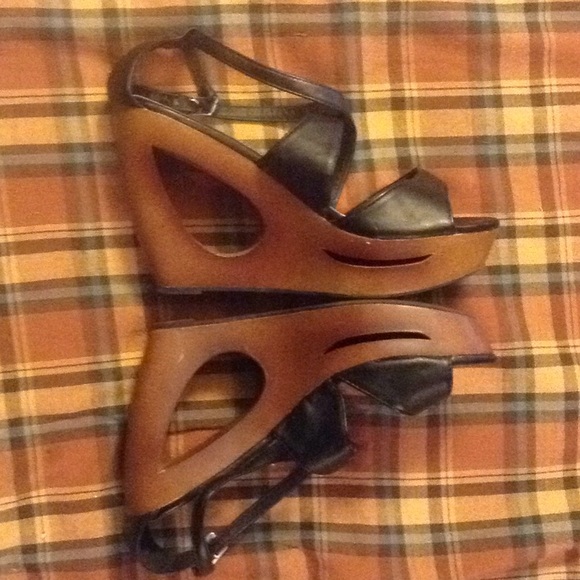 Charming Charlie wedge heals size 8 - Picture 3 of 5